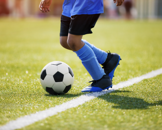 Bauhof West unterstützt Kinder- und Jugendsportfußball.