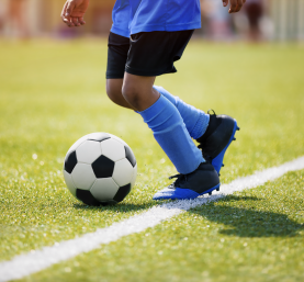 Bauhof West unterstützt Kinder- und Jugendsportfußball.